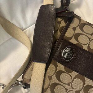 COACH New York Sutton Signature Swingpack Crossbody Canvas Purse Khaki/Mahogany